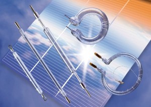 Xenon-Blitzlampen in verschiedenen Formen und Größen kommen beim Testen von Solarzellen und Solarmodulen zum Einsatz. (Foto: Heraeus) Xenon-Blitzlampen in verschiedenen Formen und Größen kommen beim Testen von Solarzellen und Solarmodulen zum Einsatz. (Foto: Heraeus)