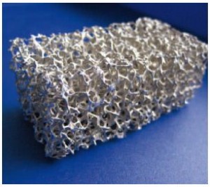 Bild 1: Metallschaum aus AlSi7Mg, 10 ppi. Hersteller: m-pore GmbH, Dresden