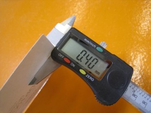 Bei dem Test zur Zertifizierung für UL 94 erreichte 0204 die Stufe V0 bei einer Dicke von nur 0,4 mm. Quelle: Lorenz Kunststofftechnik GmbH Bei dem Test zur Zertifizierung für UL 94 erreichte 0204 die Stufe V0 bei einer Dicke von nur 0,4 mm. Quelle: Lorenz Kunststofftechnik GmbH