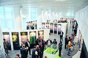 Unternehmensvertreter diskutieren beim Tag der Innovationsallianz mit Wissenschaftlern der 12 Forschungsinstitute. Foto: innBW Unternehmensvertreter diskutieren beim Tag der Innovationsallianz mit Wissenschaftlern der 12 Forschungsinstitute. Foto: innBW