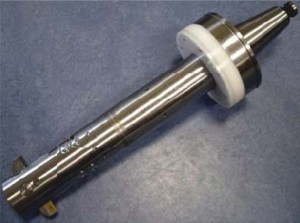 Werkzeug 4.0: Um die Kosten zu senken, entwickelte GFE Prototyp mit serienmäßigen Elektronik-Baugruppen. So genannte Hall-Sensoren überwachen die Endlagen des hydraulischen Schneidenantriebs, die an eine Basisstatio übermittelt weden.