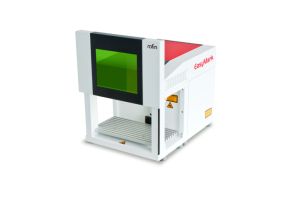 Abb. 4: Der neue kompakte EasyMark erleichtert das Beschriften auch sperriger Werkstücke so-wohl als Stand-Alone System oder integriert in Fertigungsstraßen.