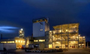Die bioliq®-Anlage am KIT: In einem mehrstufigen Prozess entstehen aus Stroh und anderen biogenen Reststoffen hochwertige synthetische Kraftstoffe. (Foto: Markus Breig)