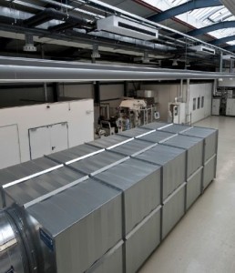 Auf fast 1500 Quadratmetern entwickelt das KIT neuartige Produktionsverfahren für kostengünstigere und leistungsfähigere Lithium-Ionen-Batterien. (Foto: Martin Lober, KIT)