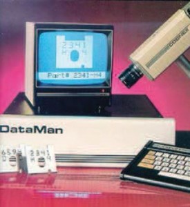 Welche enorme Entwicklung die Bildverarbeitung in den vergangenen 30 Jahren genommen hat wird in der gegenüberstellung des Data- Man von 1982 und dem heutigen DataMan 50L geradezu plastisch deutlich. In minimalen Abmessungen und Schutzklasse IP65 bietet der neue DtaMan 50L Maximale Leistung im Lesen von Barcodes