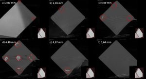 3D-Durchstrahlungsprüfung der Materialkombination ABS/Stahl mit KS2 und Drahtgewebe in a) 2,00 mm, b) 2,93 mm, c) 4,09 mm, d) 4,40 mm, e) 4,87 mm, f) 5,64 mm Tiefe mit markierten Fehlstellen/Drahtgeweben.