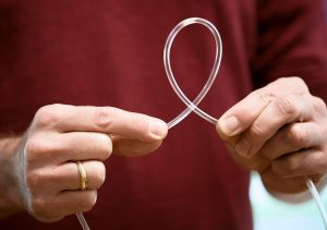 © Fraunhofer IAPInfusionsschläuche bestehen oft aus Polyurethanen. Ein neuartiges Produktionsverfahren des Fraunhofer IAP macht es möglich, Polyurethane in höchster Qualität ohne den Einsatz der giftigen Isocyanate herzustellen.