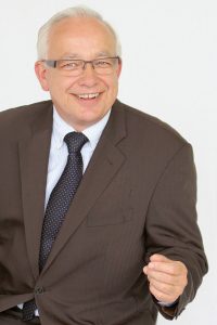 Karl-Heinz Richter, Geschäftsführer bei Indu-Sol: „Digitalisierung kommt nur voran, wenn wir den Zugang zu Daten organisieren. Wir helfen Maschinen- und Anlagenbauern dabei, Struktur in ihr Netzwerk zu bringen. Damit wird eine zuverlässige Performancebetrachtung möglich. Davon profitiert die Inbetriebnahme ebenso wie der langfristige Betrieb einer Anlage.“ (Urheber: Indu-Sol)