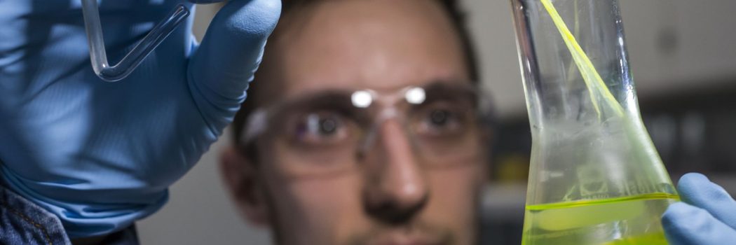 Vom Strohhalm zum Kunststoff: Zellstoff-Nebenprodukt wird Basis für Nylon und Perlon