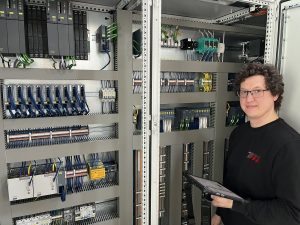 Pirmin Ehrbar, Leiter der Technischen Dokumentation und Elektroplanung bei TPPA: „Wir haben verschiedene Tools für die technische Dokumentation verglichen und uns dann LiveDOK von Rösberg entschieden, unter anderem weil es damit möglich war, unsere Prozesse wie gewohnt beizubehalten. Die Implementierung war ausgesprochen einfach und brachte ab dem ersten Projekt eine immense Erleichterung.“ (Urheber: TPPA)