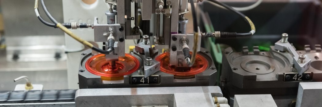 Dichtungen „festkleben“ Mit präziser CA-Dosiertechnik zur optimalen Prozesslösung