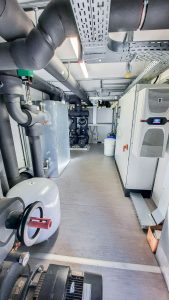 Aus gebrauchten Gewerbe- und Industriefolien entsteht ein LDPE-Regranulat, das inseiner Qualität Neuware in nichts nachsteht. Die angelieferten Folienballen werden
dafür geschreddert, gewaschen, getrocknet und schließlich extrudiert